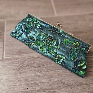 ***SOLD*** NEW Emerald Green Sequin Butterfly Clutch and can convert.
